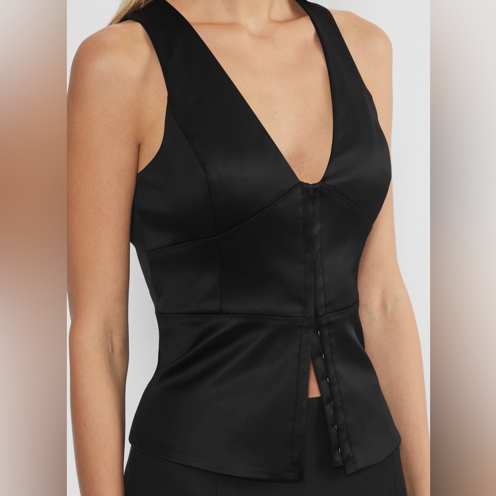 Aritzia Black Sleeveless Top